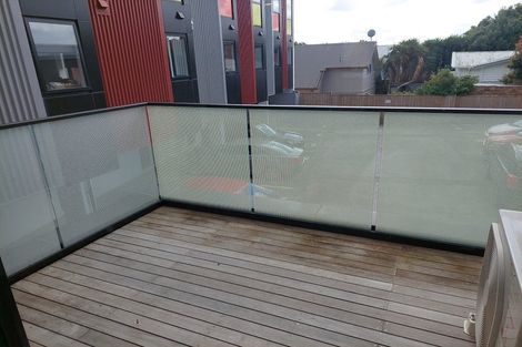 Photo of property in 1/2 Walsall Street, Avondale, Auckland, 1026