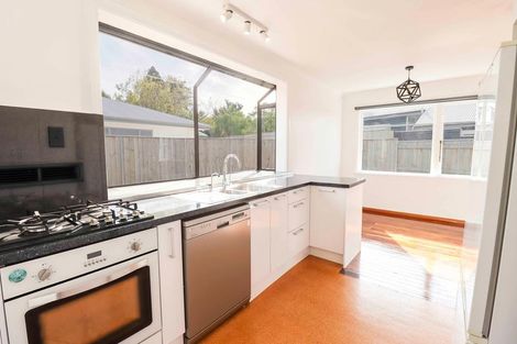 Photo of property in 5 Woodstock Place, Hokowhitu, Palmerston North, 4410
