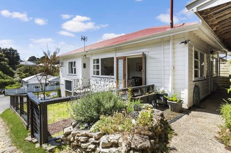Photo of property in 15 Danube Street, Island Bay, Wellington, 6023