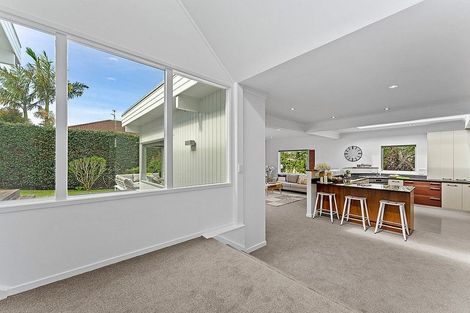 Photo of property in 16 Prestige Place, Castor Bay, Auckland, 0620