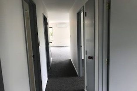 Photo of property in 3/128 Triangle Road, Massey, Auckland, 0614