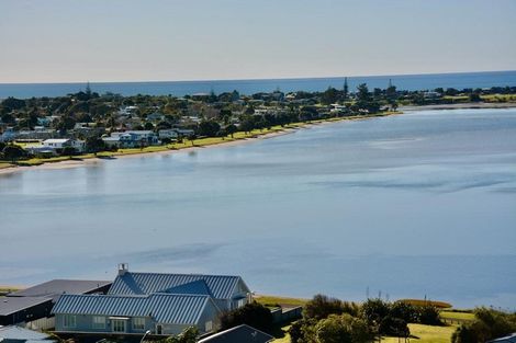 Photo of property in 16 Pine Grove, Tairua, 3508