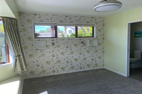 Photo of property in 11 Robin Lane, Browns Bay, Auckland, 0630