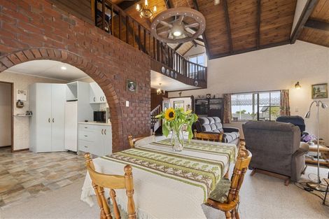 Photo of property in 3 Aries Place, Kawaha Point, Rotorua, 3010