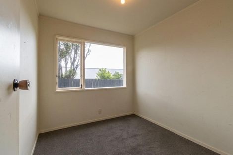 Photo of property in 17b Colchester Crescent, Newlands, Wellington, 6037