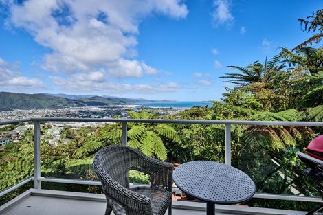Photo of property in 21 Arahiwi Grove, Tirohanga, Lower Hutt, 5010