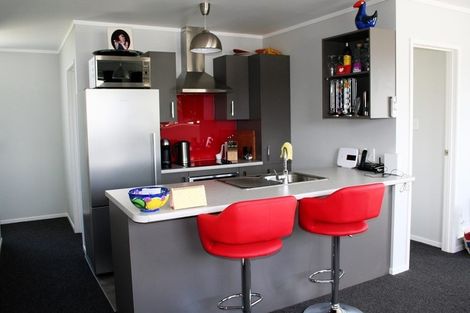 Photo of property in 16b Woodall Place, Totara Vale, Auckland, 0627