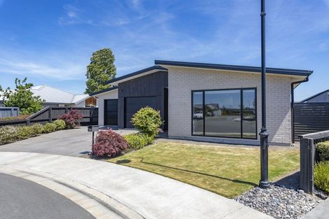Photo of property in 17 Saint James Place, Rangiora, 7400