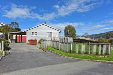 Photo of property in 64 Moeraki Road, Maoribank, Upper Hutt, 5018
