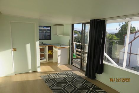 Photo of property in 2/328 East Coast Road, Sunnynook, Auckland, 0632