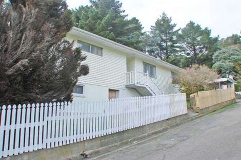 Photo of property in 16 Thomson Grove, Stokes Valley, Lower Hutt, 5019