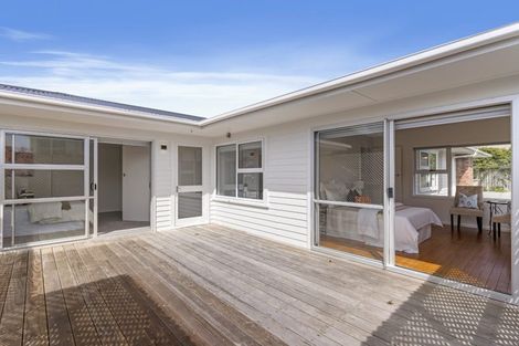 Photo of property in 1/11 Corunna Road, Milford, Auckland, 0620