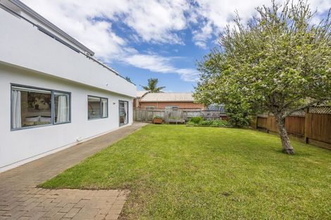 Photo of property in 2 Mizen Court, Torbay, Auckland, 0630