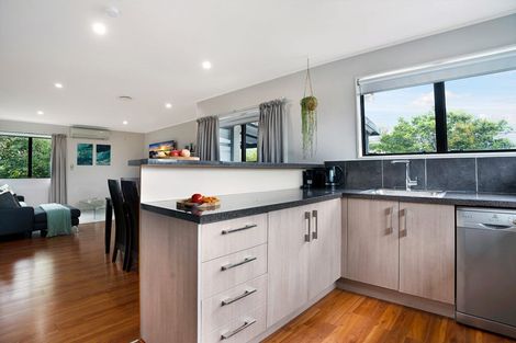 Photo of property in 2/219 Glenfield Road, Hillcrest, Auckland, 0627