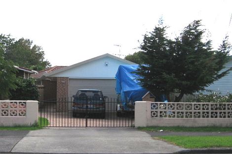 Photo of property in 11 Taikata Road, Te Atatu Peninsula, Auckland, 0610