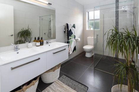 Photo of property in 28 Weatherly Drive, Beachlands, Auckland, 2018