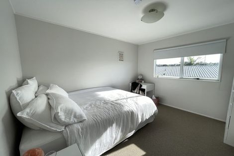 Photo of property in 2/14 Camilla Grove, Totara Vale, Auckland, 0629