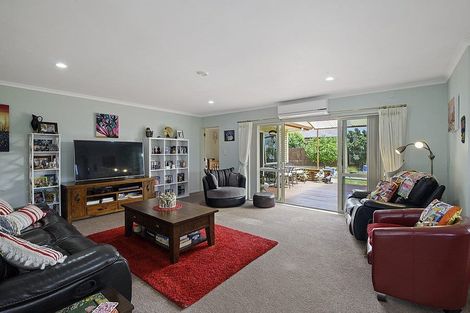 Photo of property in 6 Ernest Shackleton Place, Waiuku, 2123