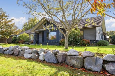 Photo of property in 2 Flaxen Way, Kinloch, Taupo, 3377