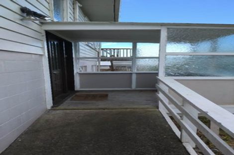 Photo of property in 327 Wairau Road, Totara Vale, Auckland, 0627