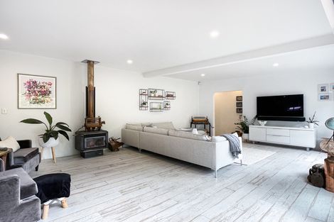 Photo of property in 12 Opanuku Road, Henderson Valley, Auckland, 0612