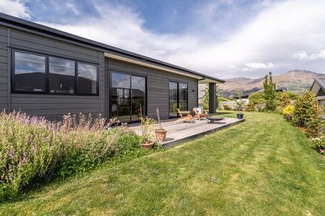 Photo of property in 9 Centre Crescent, Wanaka, 9305