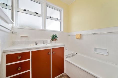 Photo of property in 10 Rameses Place, Pomare, Rotorua, 3015