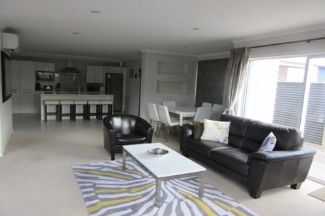 Photo of property in 8 Stone Street, Miramar, Wellington, 6022