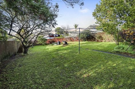 Photo of property in 33 Nevada Avenue, Pakuranga Heights, Auckland, 2010