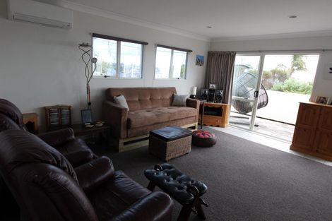 Photo of property in 25a Brightside Road, Stanmore Bay, Whangaparaoa, 0932