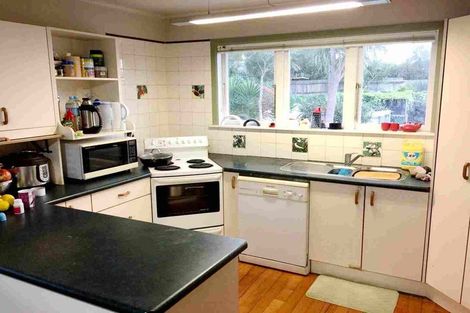 Photo of property in 70 Tiroroa Avenue, Te Atatu South, Auckland, 0610
