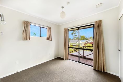 Photo of property in 1/23 Flaunty Place, West Harbour, Auckland, 0618