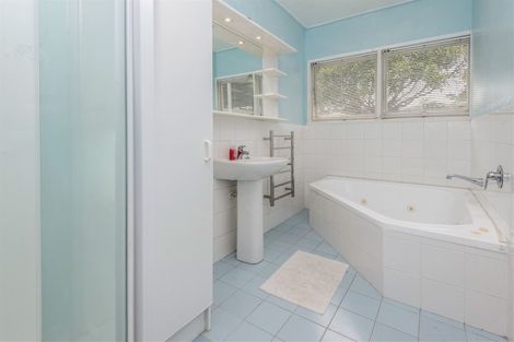 Photo of property in 18a Hillcrest Grove, Hillpark, Auckland, 2102