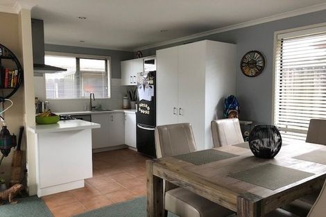 Photo of property in 22 Zefiro Drive, Massey, Auckland, 0614