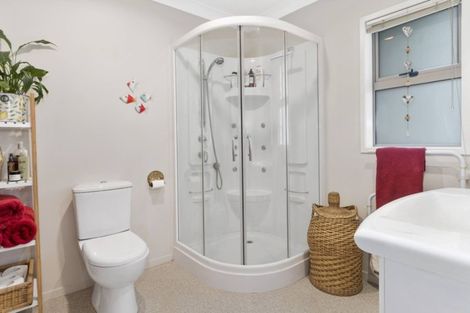 Photo of property in 1 Mckenna Lane, Omokoroa, 3114