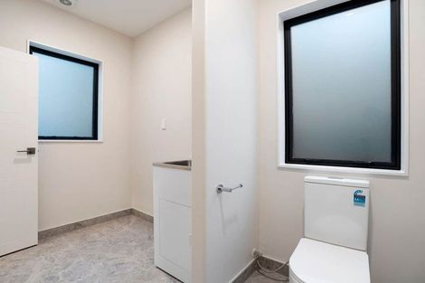 Photo of property in 5c Topliss Drive, Northcross, Auckland, 0632