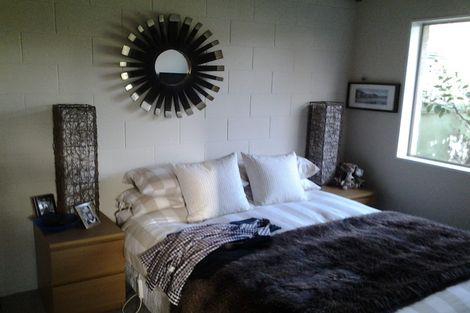 Photo of property in 84a Endeavour Street, Lyall Bay, Wellington, 6022