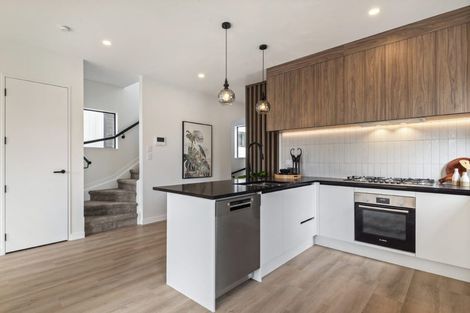 Photo of property in 11a Dianthus Place, Browns Bay, Auckland, 0630