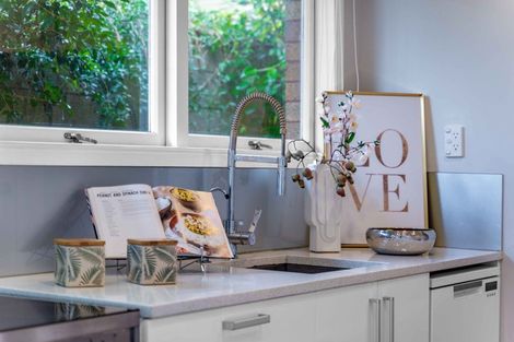 Photo of property in 19 Lawrence Crescent, Hillpark, Auckland, 2102