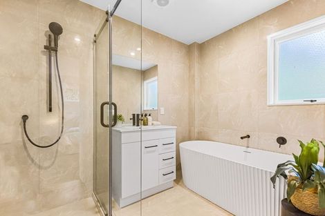 Photo of property in 35 Mcdowell Crescent, Hillcrest, Auckland, 0627