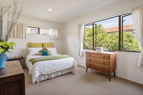 Photo of property in Lakeview Terrace, 1/14 Ambrico Place, New Lynn, Auckland, 0600