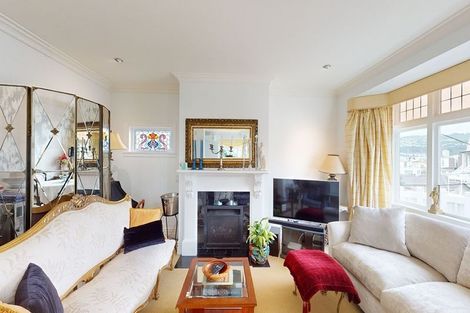 Photo of property in 6 Hawker Street, Mount Victoria, Wellington, 6011