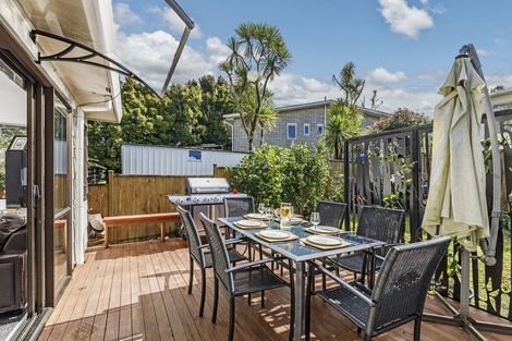 Photo of property in 2/6 Orton Street, Glenfield, Auckland, 0627