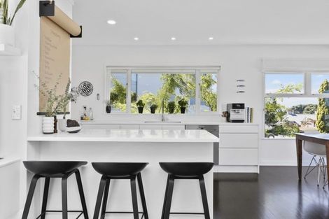 Photo of property in 38 Churchill Road, Murrays Bay, Auckland, 0630