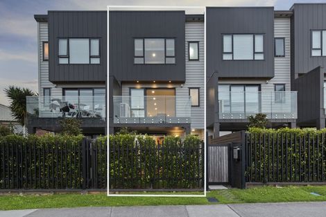 Photo of property in 2d Fowler Street, Northcote, Auckland, 0627