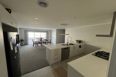 Photo of property in 35 Farnworth Terrace, Glenside, Wellington, 6037