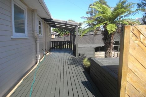 Photo of property in 2 Fairlea Road, Te Atatu South, Auckland, 0610