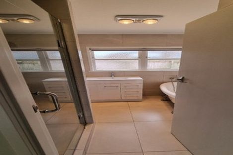 Photo of property in 43 Ramillies Place, Glenfield, Auckland, 0629