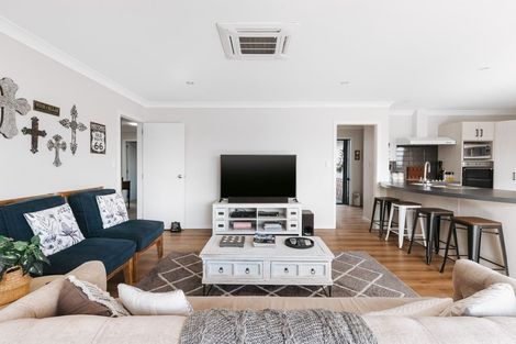 Photo of property in 16 Olive Close, Omokoroa, 3114