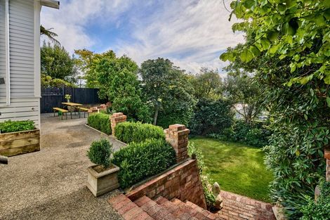 Photo of property in 18 Harbour View Road, Northland, Wellington, 6012